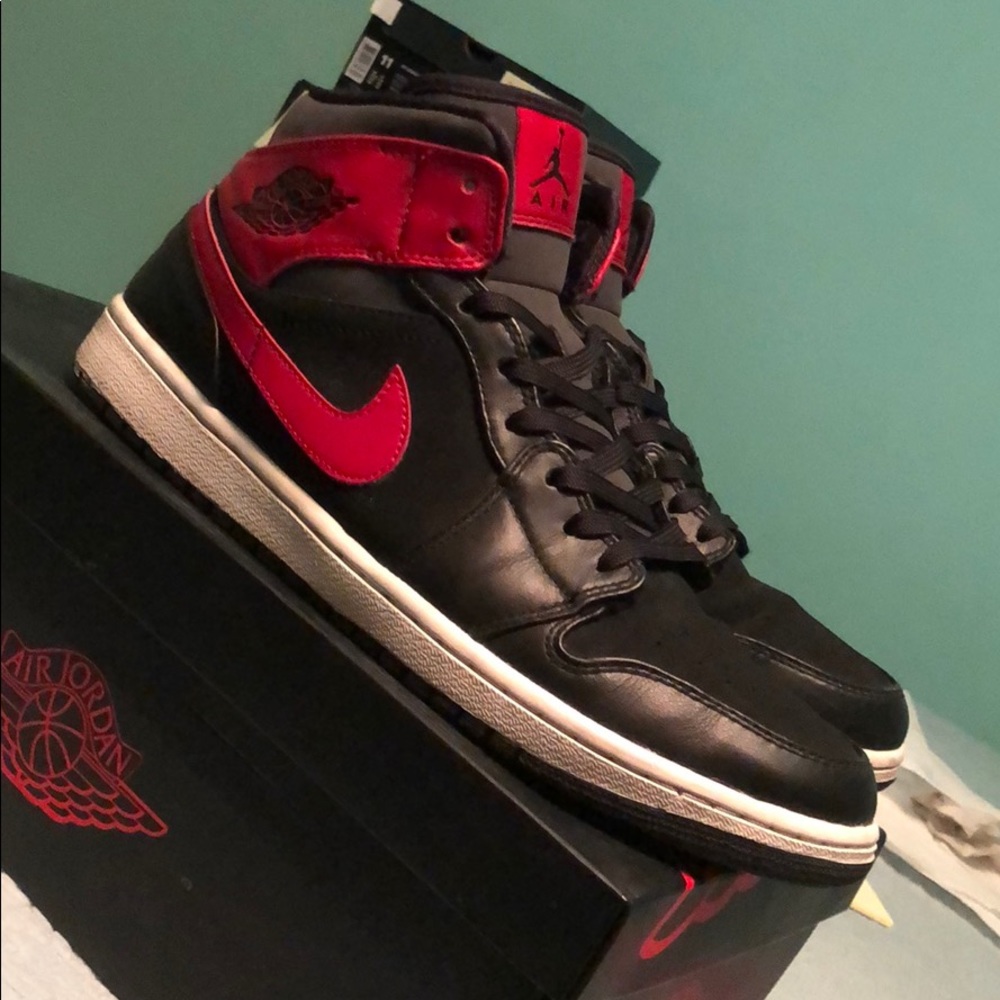 Jordan 1 Mids
